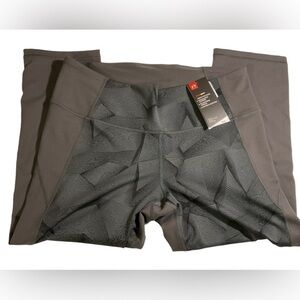 Under Armour Womens NWT Heat Gear Cropped Leggings XL